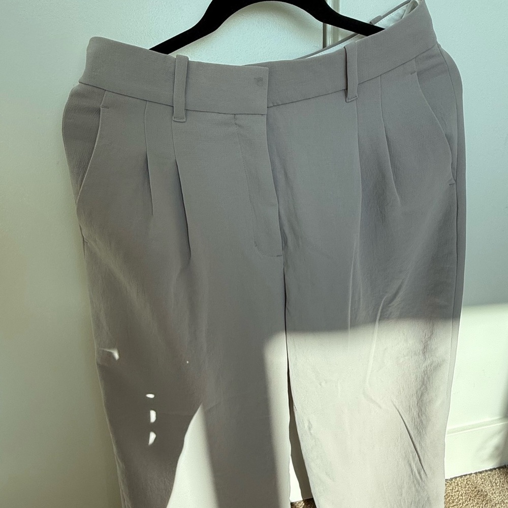 Aritzia- The Effortless Pant Cropped-Crepette in Taupe-BRAND NEW